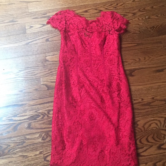 monique lhuillier red lace dress